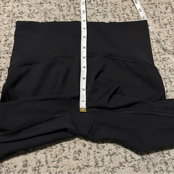 Lululemon Athletica Black Mesh High-Rise Capri Leggings Size 6 - Picture 9 of 10